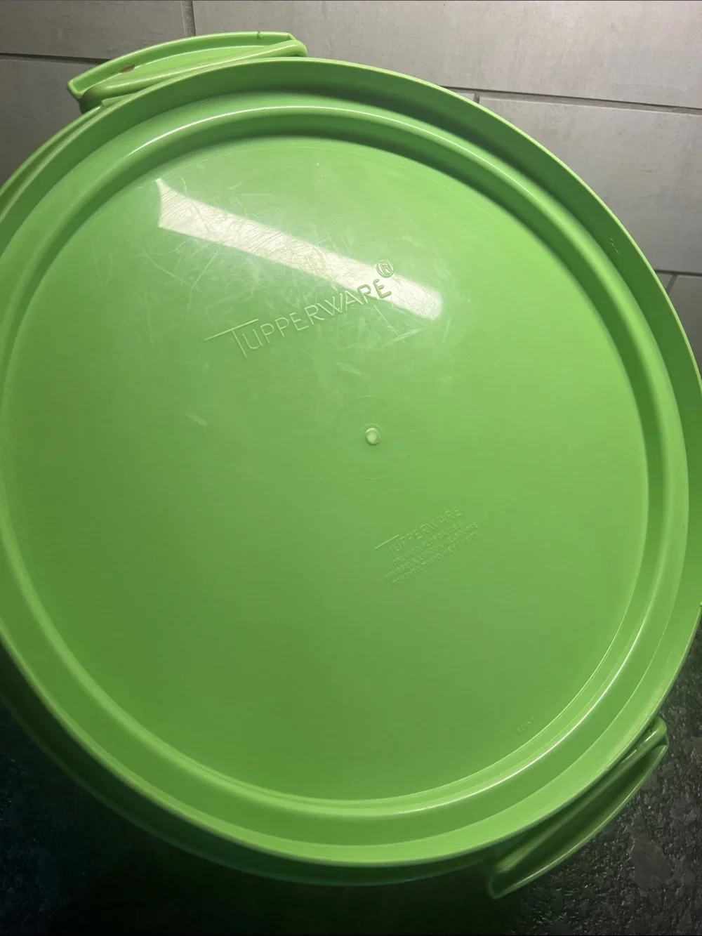 Tupperware Green Cake Carrier with Handle - RARE COLOR. Very good condition